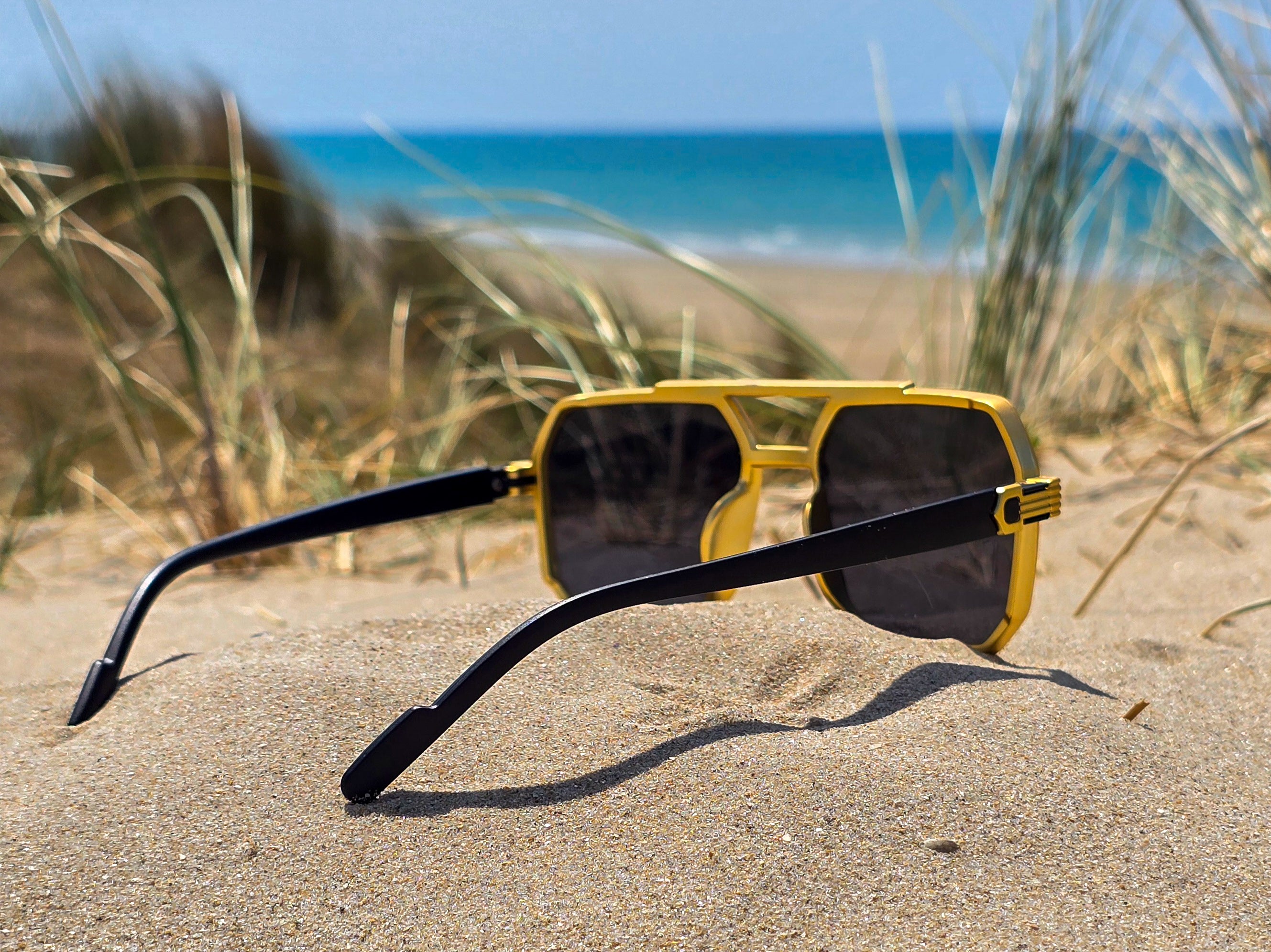 Lunettes de Soleil Homme Géométriques Noires et Dorées - Style Aviateur Carré - Protection UV400 -